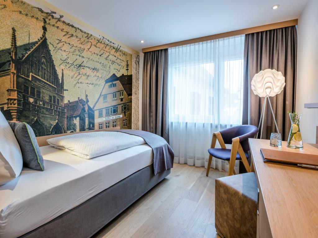 Einzelzimmer mit Fototapete im Krone Bretten